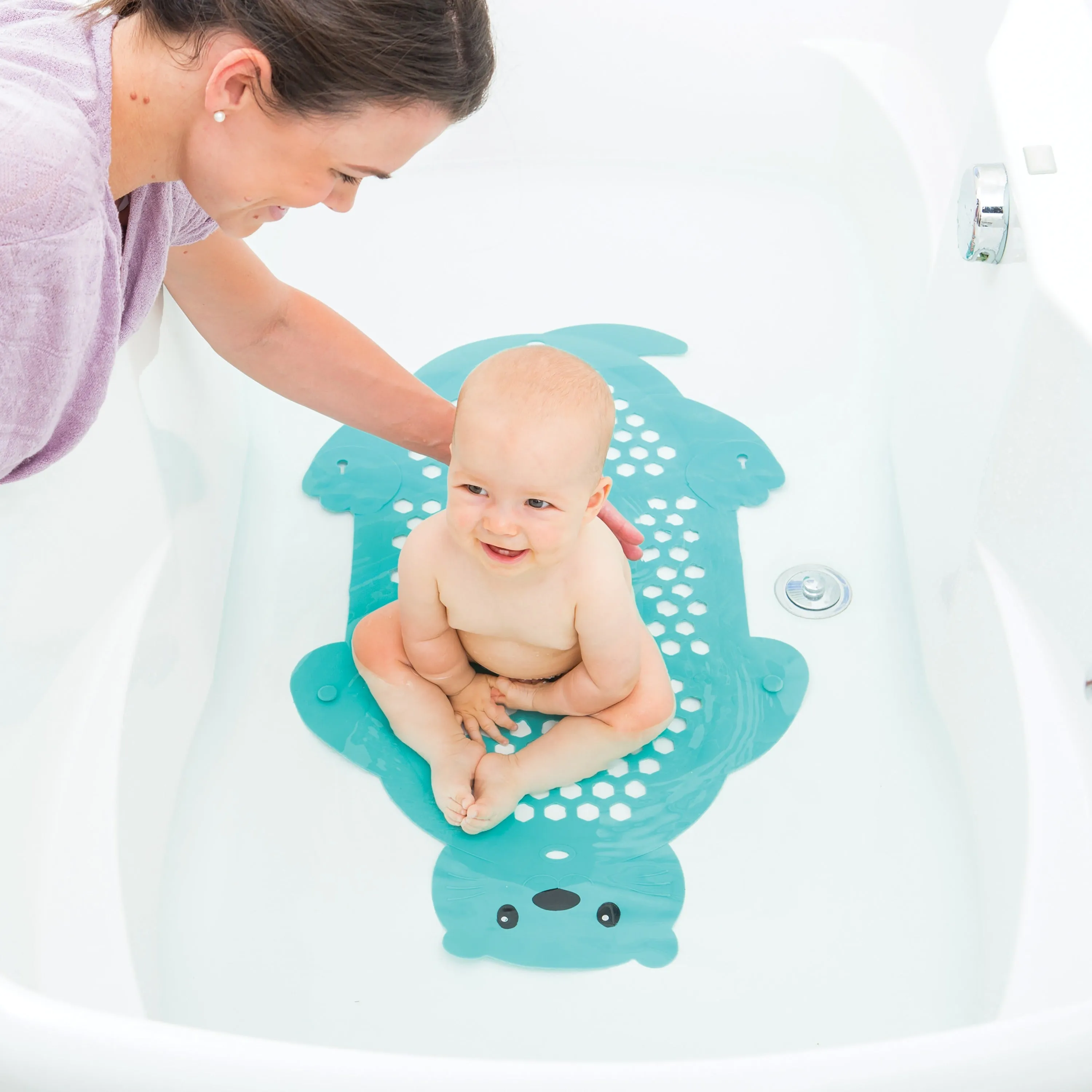 2-In-1 Bath Mat & Storage Basket™ Otter