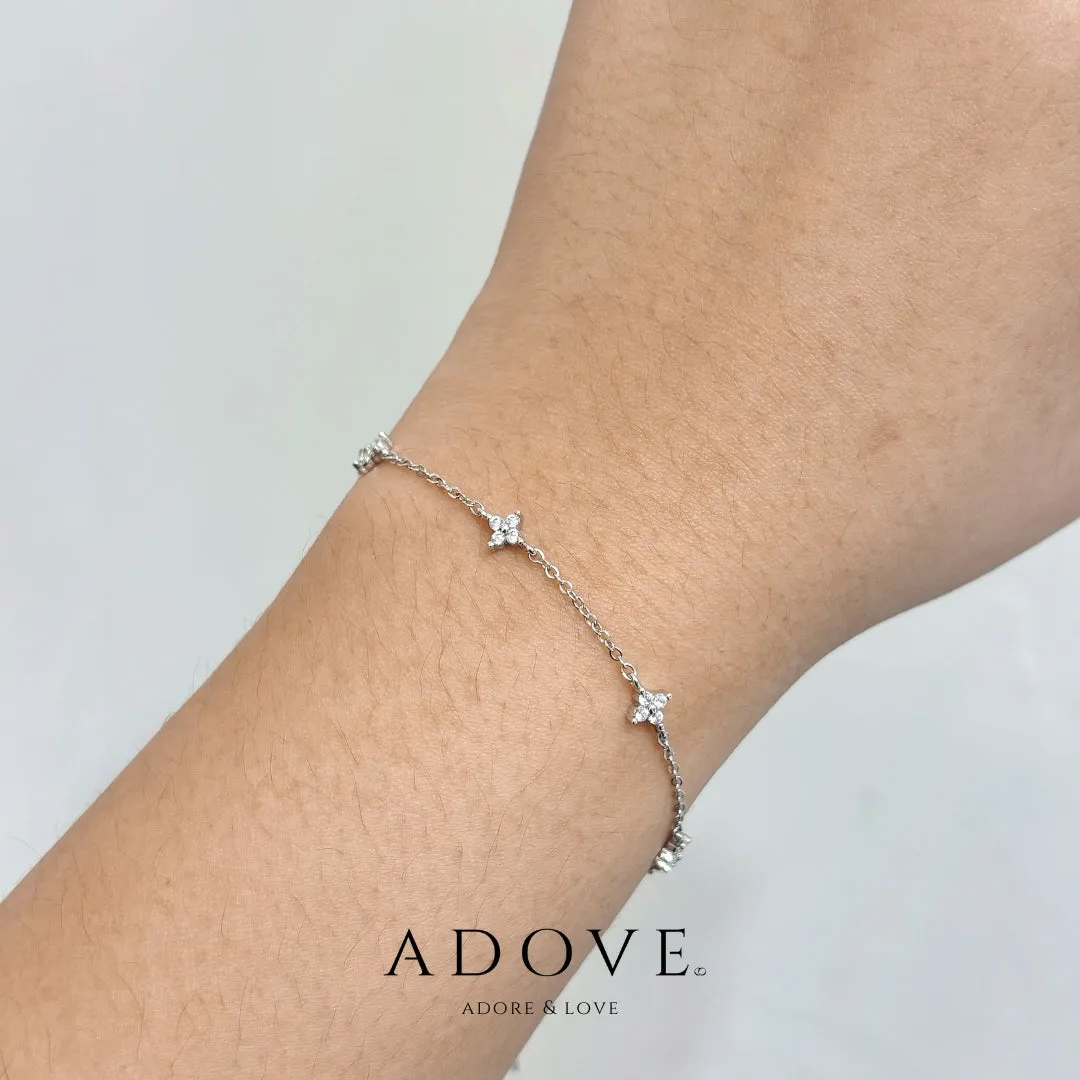 Dainty Clovers Bracelet