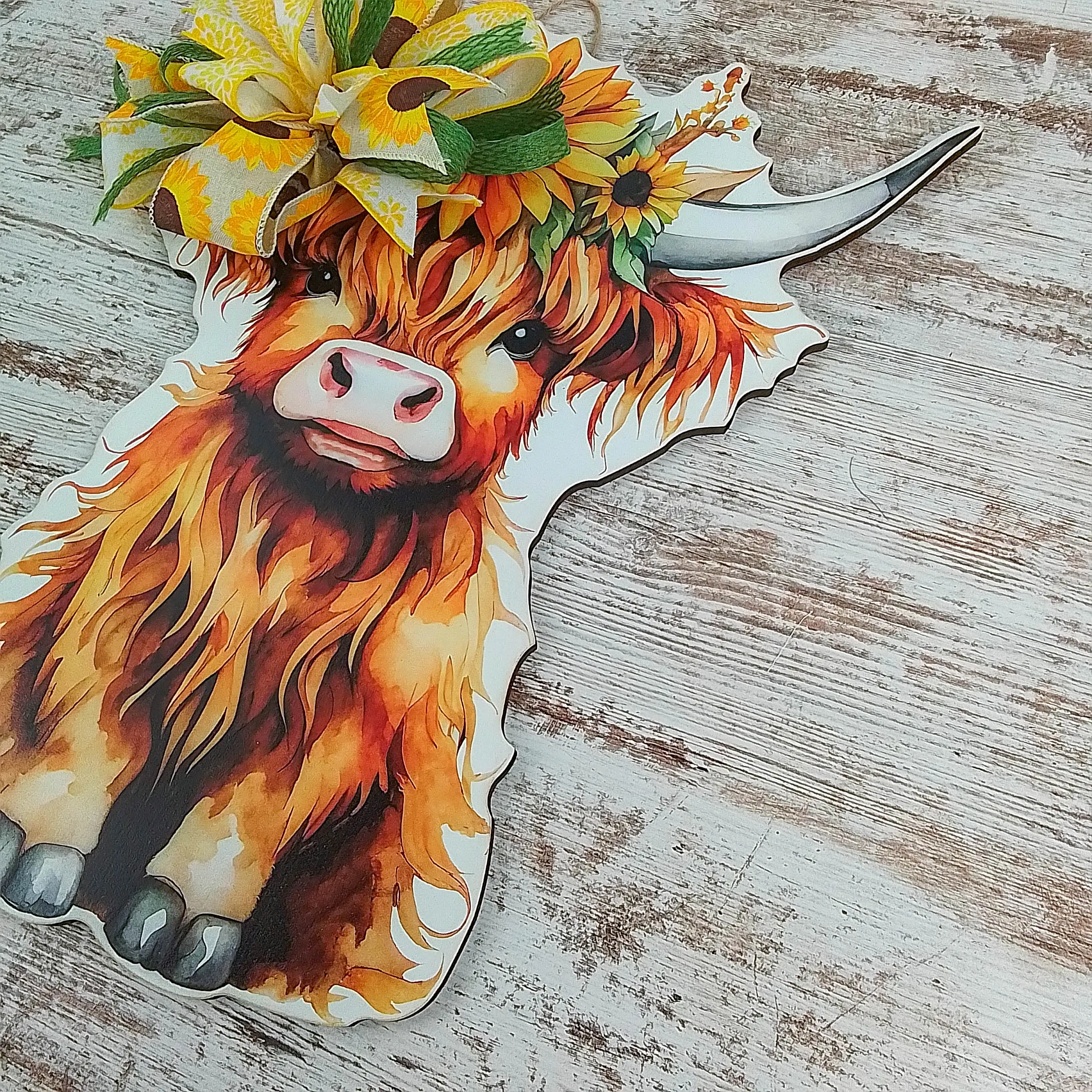 Highland Cow Door Hanger, Farmhouse-Style Home Decor, Unique Gift for Animal Lovers