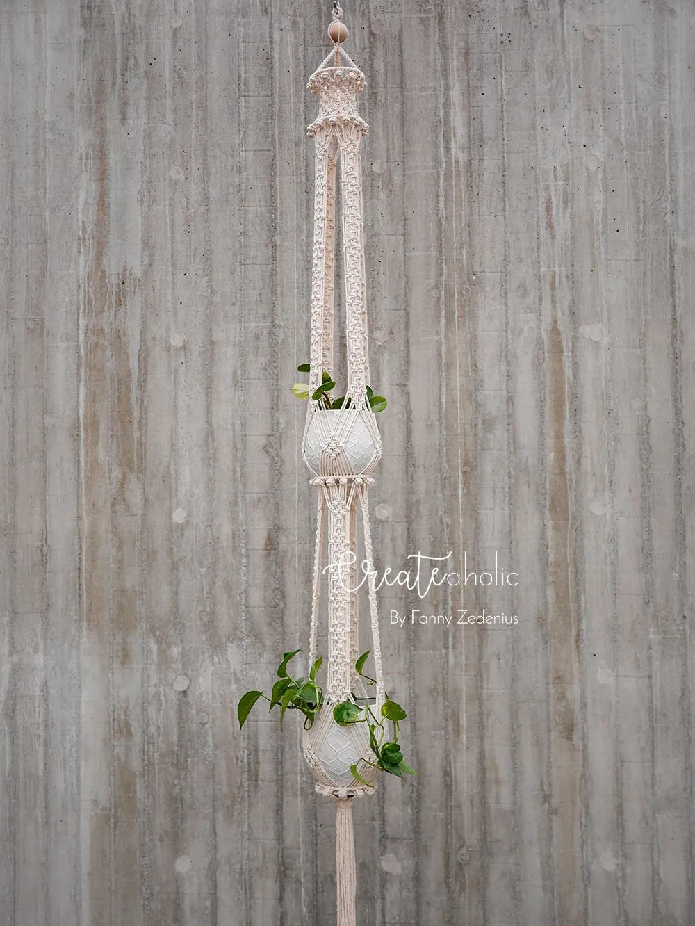 Macramé plant hanger, "Royals" #1