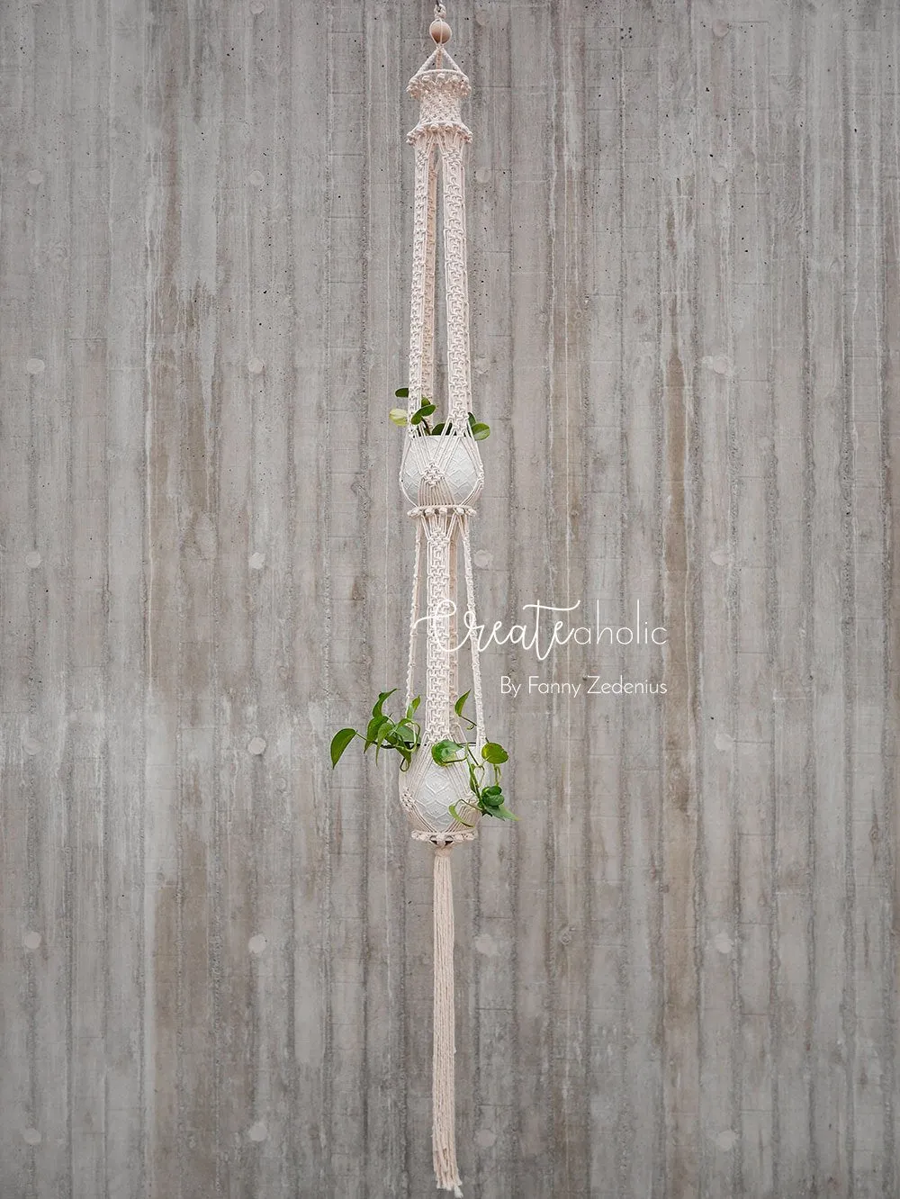 Macramé plant hanger, "Royals" #1